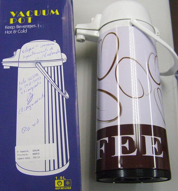 Thermos flask with pump
