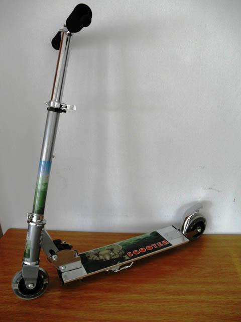 Toy scooter