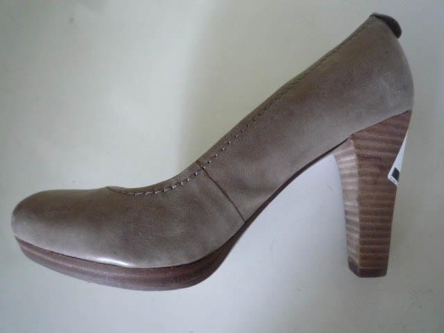 Ladies' shoes