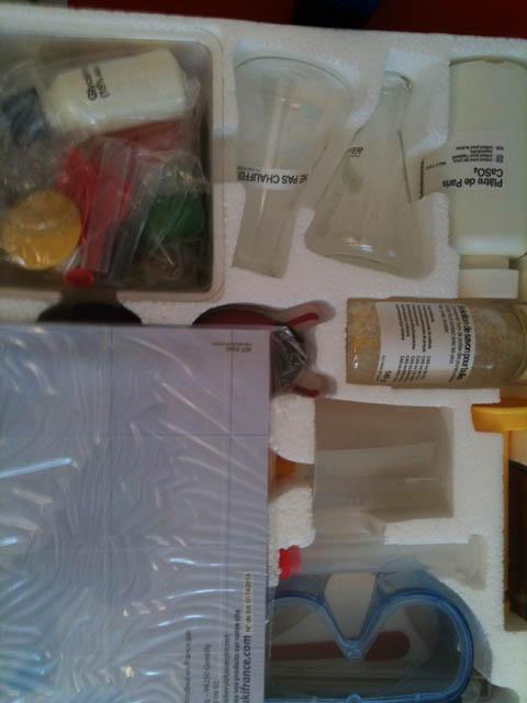 Toy chemistry set