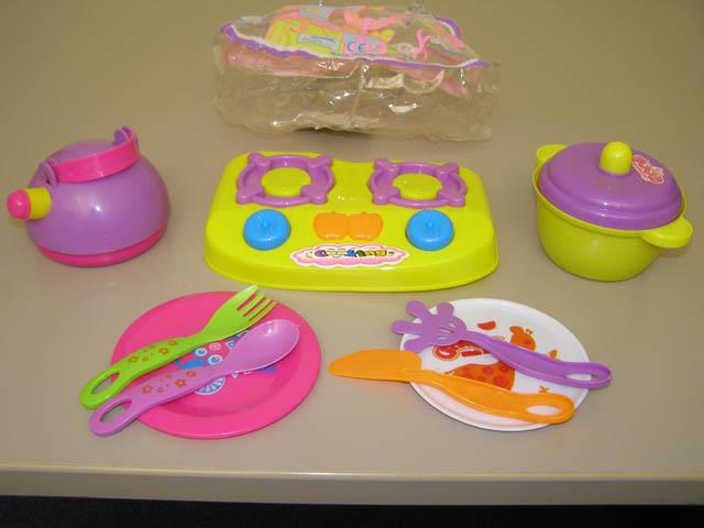Plastic cooking set