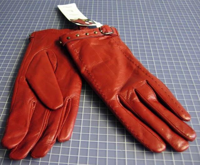 Leather gloves