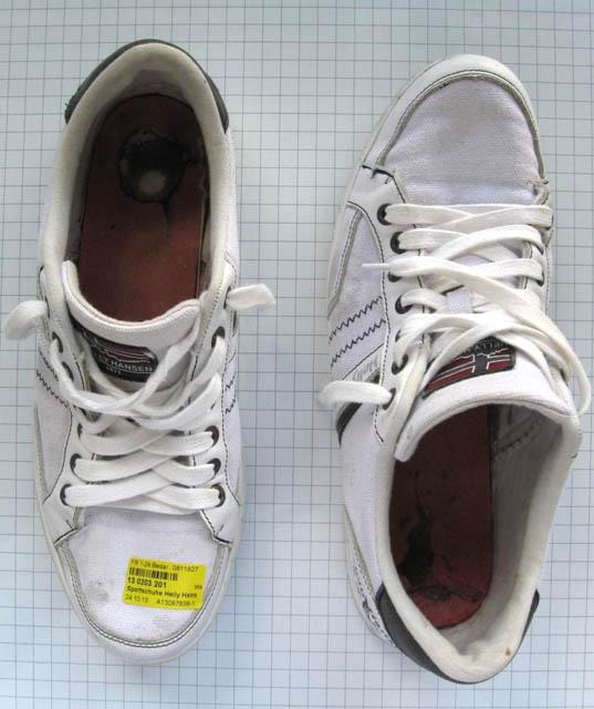Men's sports shoes