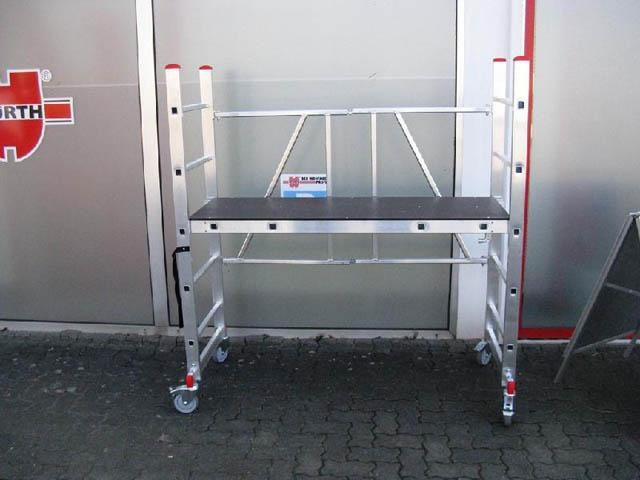 Moveable scaffolding