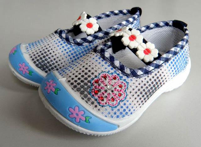 Girls' shoes
