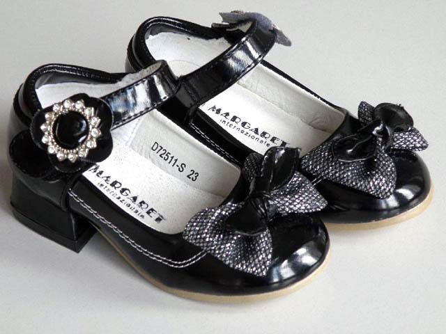 Girls' shoes