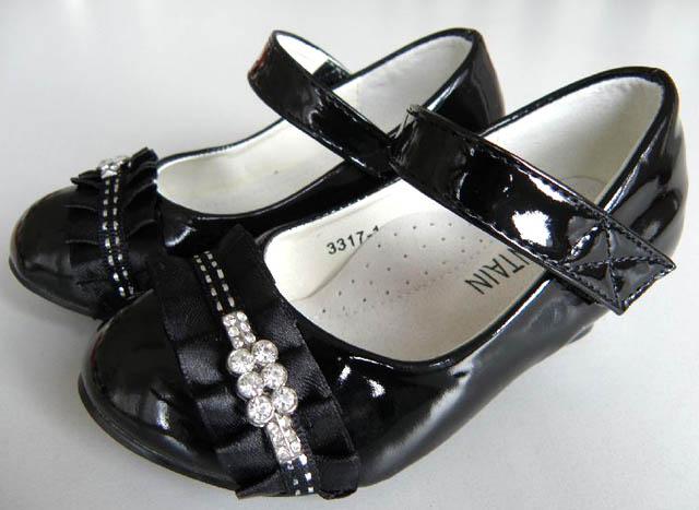 Girls' shoes