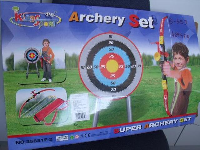Bow and arrow set with target