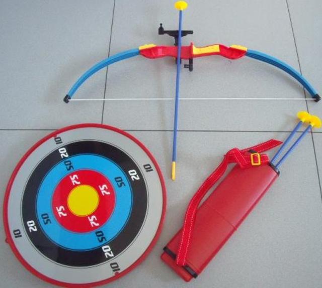 Bow and arrow set with target