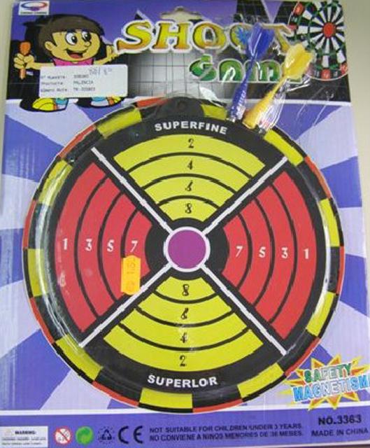 Dartboard with magnetic darts