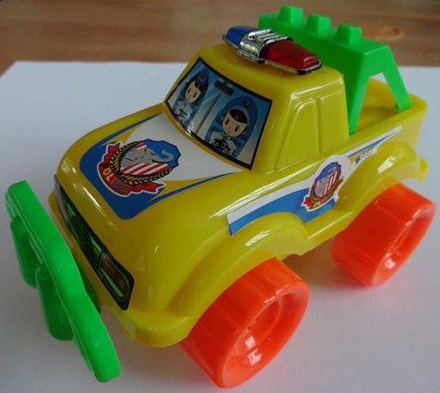 Pull-along toy car