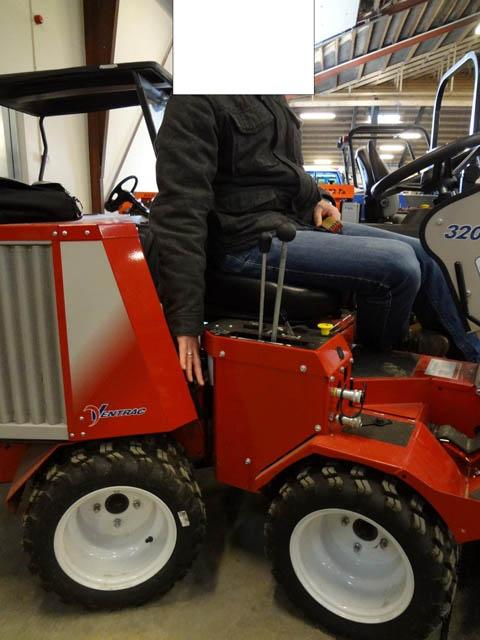 Compact tractor
