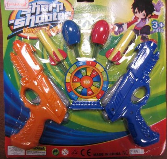 Pistol with projectiles