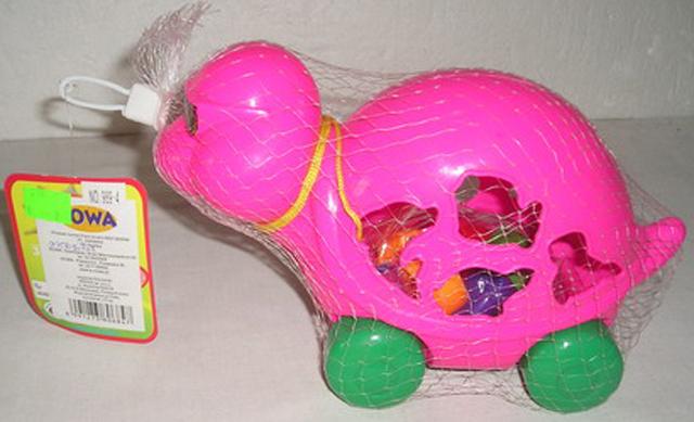 Plastic turtle on wheels