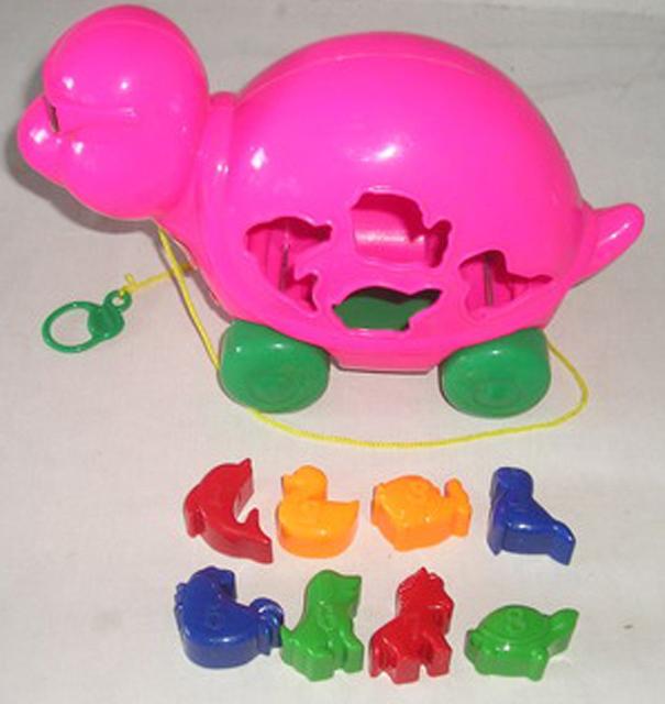 Plastic turtle on wheels
