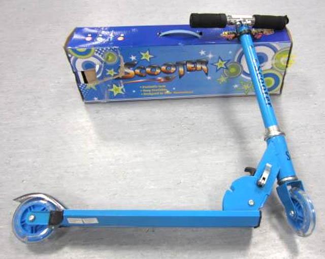 Two- and three-wheeled scooters
